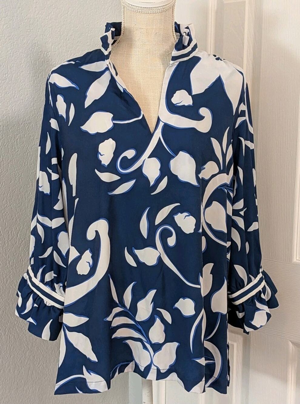 Gretchen Scott Ruffle Neck Tunic Top 3/4 Sleeve Blue White Floral Size XL
